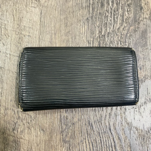 LOUIS VUITTON Epi Black Leather Key Holder - Picture 1 of 7